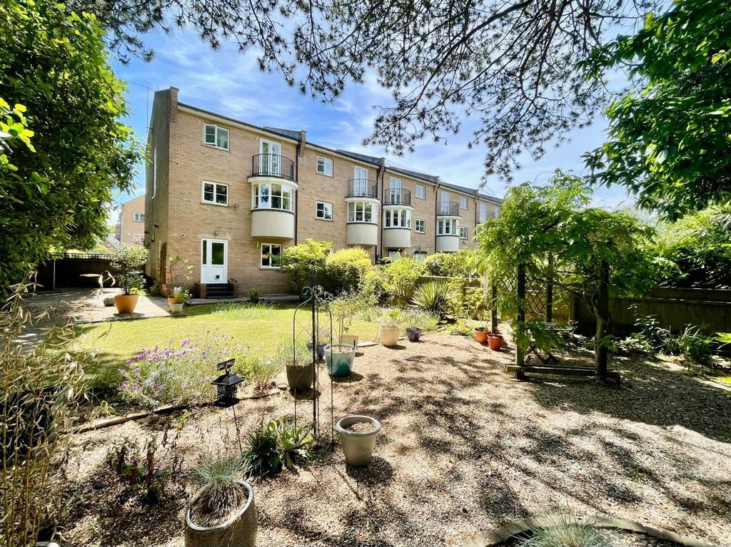 Property photo 2 of 24