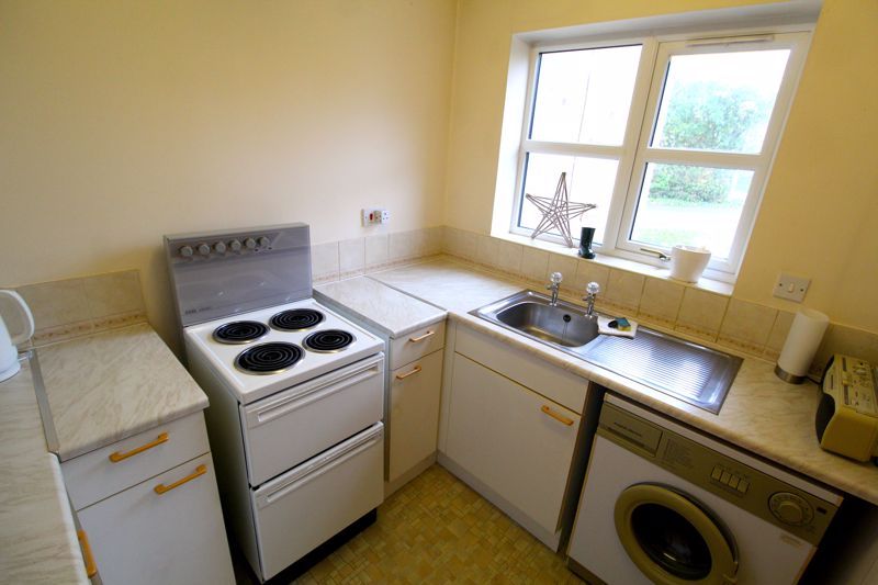 Property photo 3 of 11 Kitchen