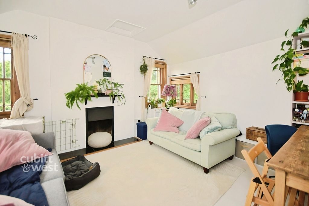 Property photo 2 of 9 3Cb7F3A5-4