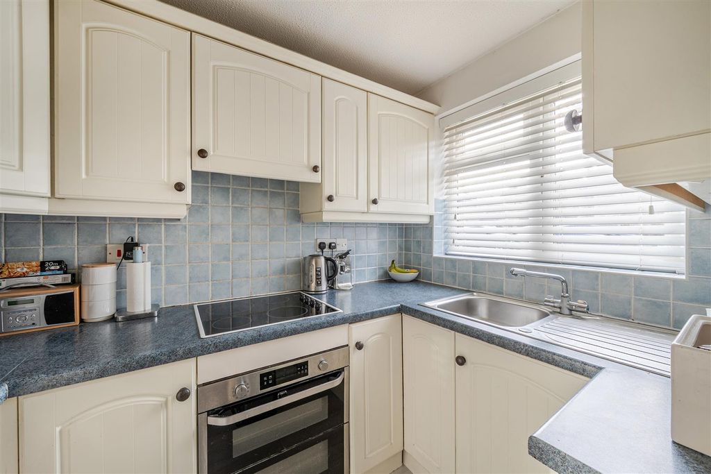 Property photo 3 of 12 1389335-16-69414A9ba6002.Jpg