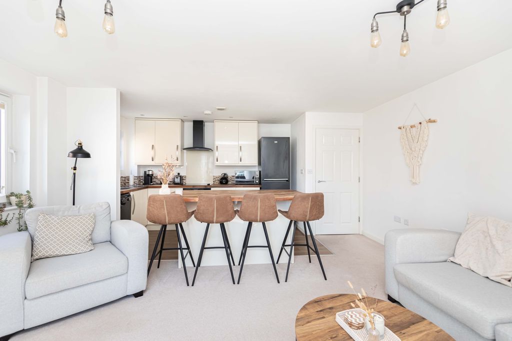 Property photo 1 of 12 346A2172