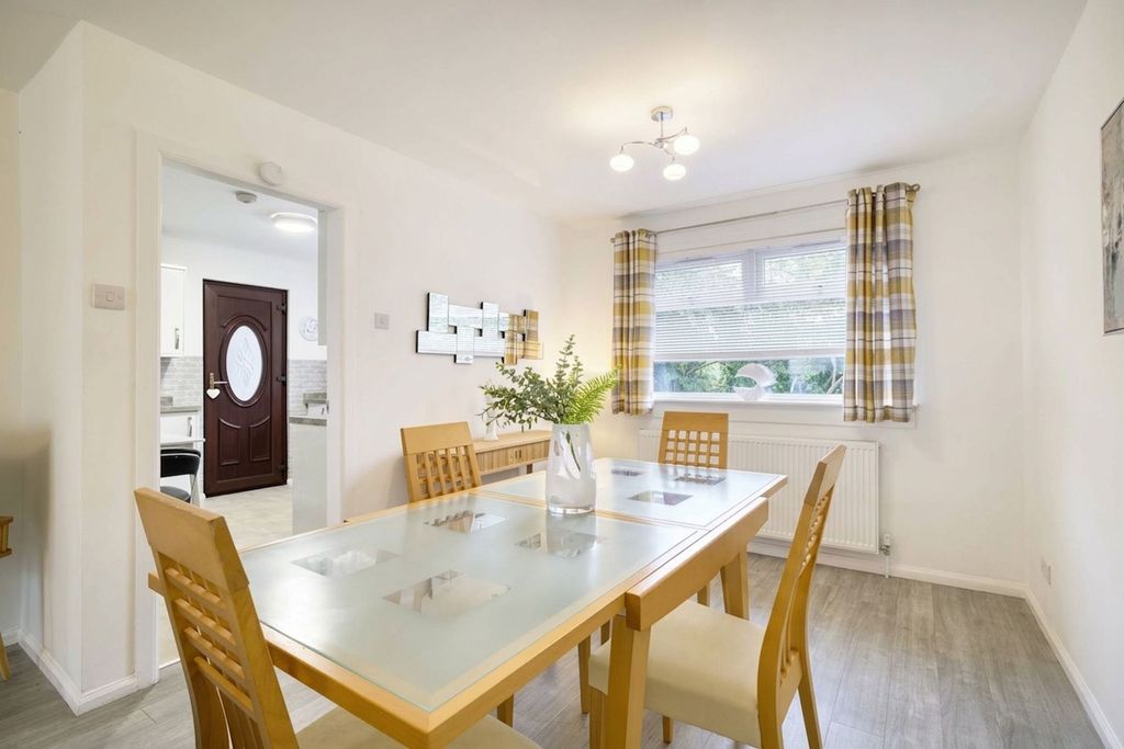 Property photo 3 of 32 Living/Dining Room