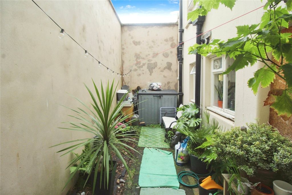 Property photo 2 of 11 Patio