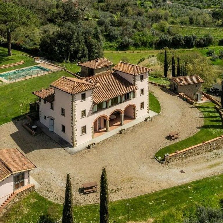 Property photo 1 of 16 Historic Villa With Swimming Pool In The Heart Of Tuscany