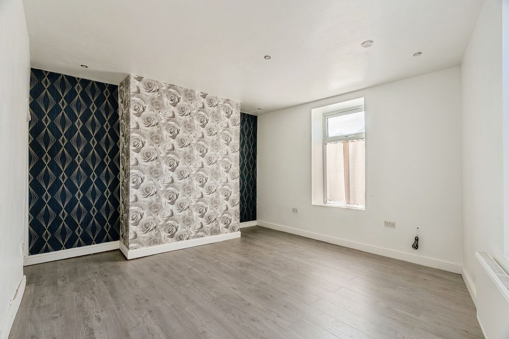 Property photo 2 of 13 Pbox-Img.Jpg