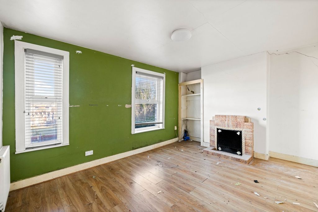 Property photo 3 of 12