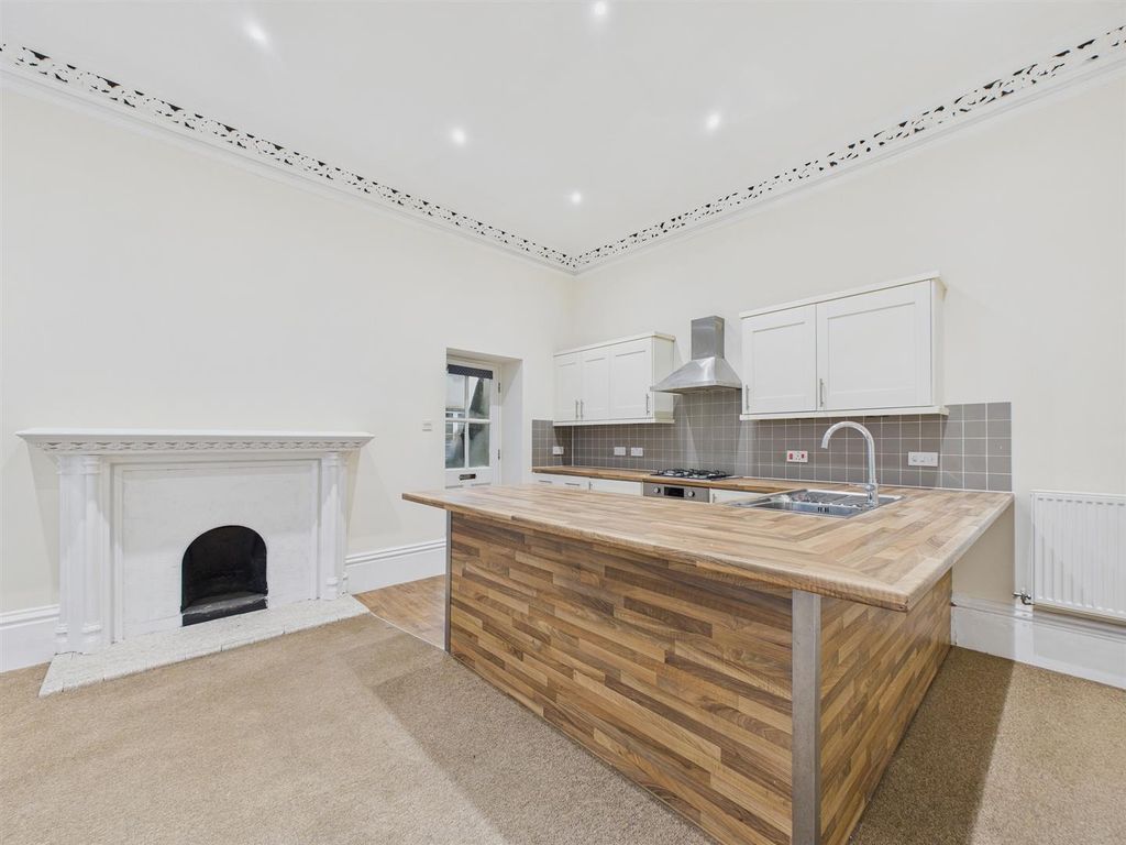 Property photo 2 of 12 Cam03972G0-Pr0241-Still012.Jpg