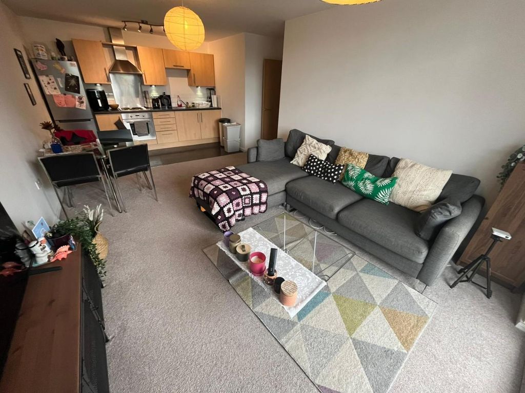 Property photo 2 of 12 Lounge