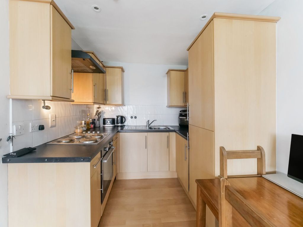 Property photo 3 of 10 Kitchen