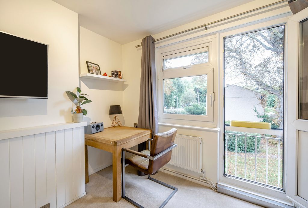 Property photo 3 of 8 1350947-18-68c294...