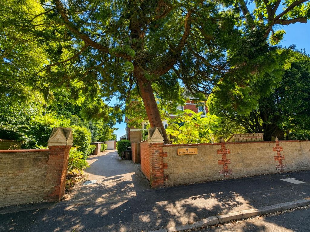 Property photo 1 of 25 Approach