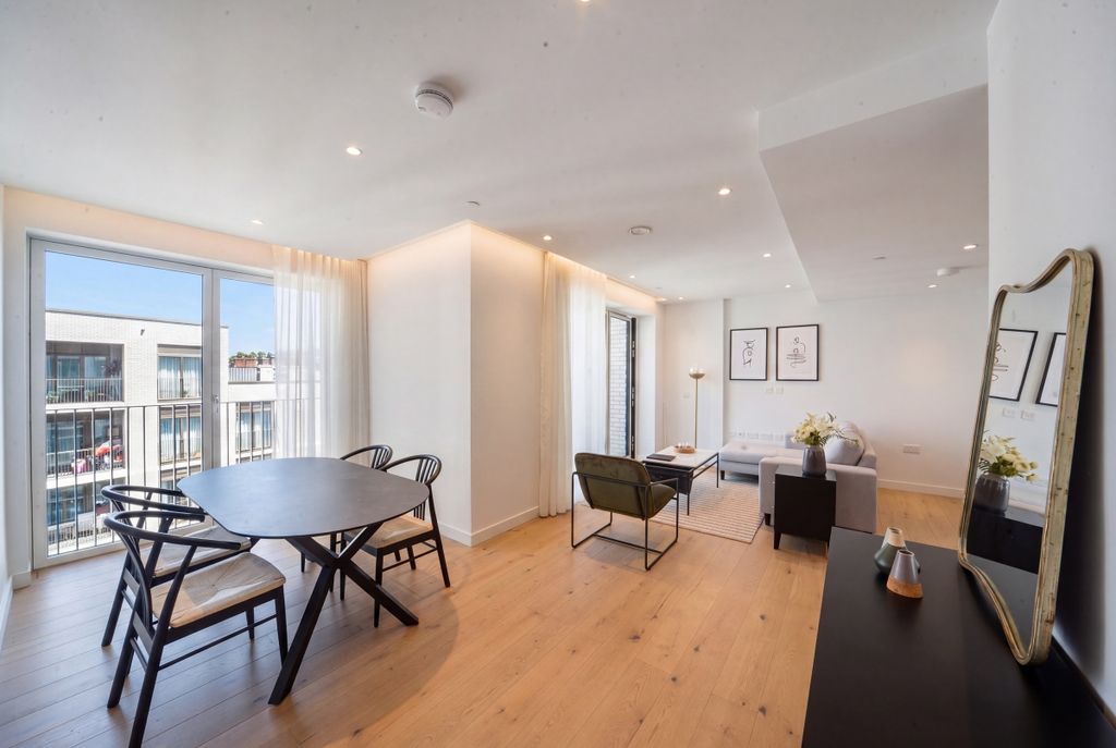 Property photo 1 of 12 Greenford House