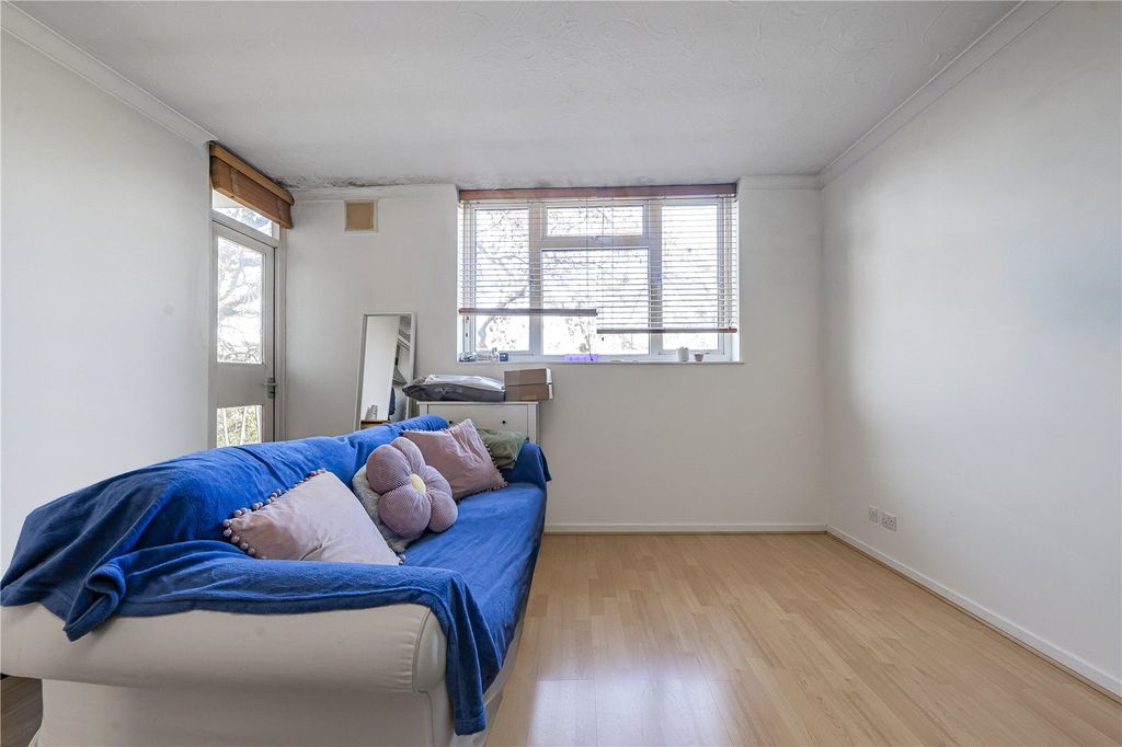 Property photo 2 of 9 Picture No. 30