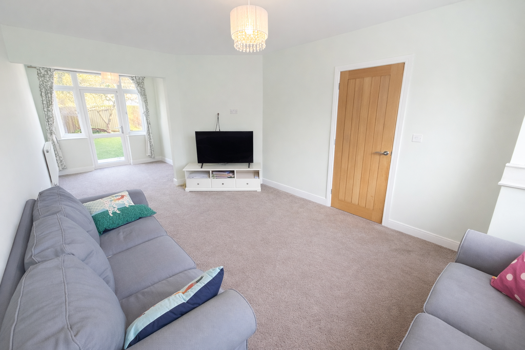 Property photo 2 of 12 Lounge