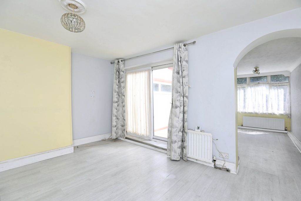 Property photo 3 of 15 Pbox-Img.Jpg