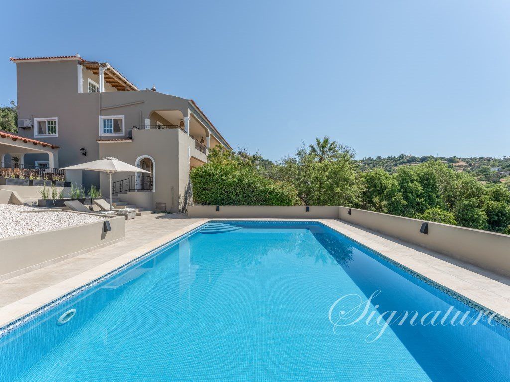 Property photo 1 of 60 Elegant Villa On A Gentle Hill With Ocean And Country Views