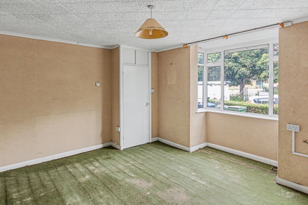 Property photo 3 of 17 3 Bremhill View, Calne, Wiltshire, Sn11 9EE