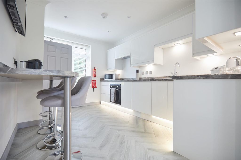 Property photo 1 of 21 119 South Park Avenue 4.Jpg