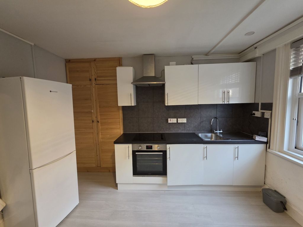 Property photo 3 of 5 Photo 4