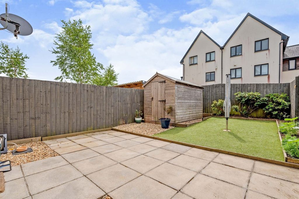 Property photo 2 of 14 Garden