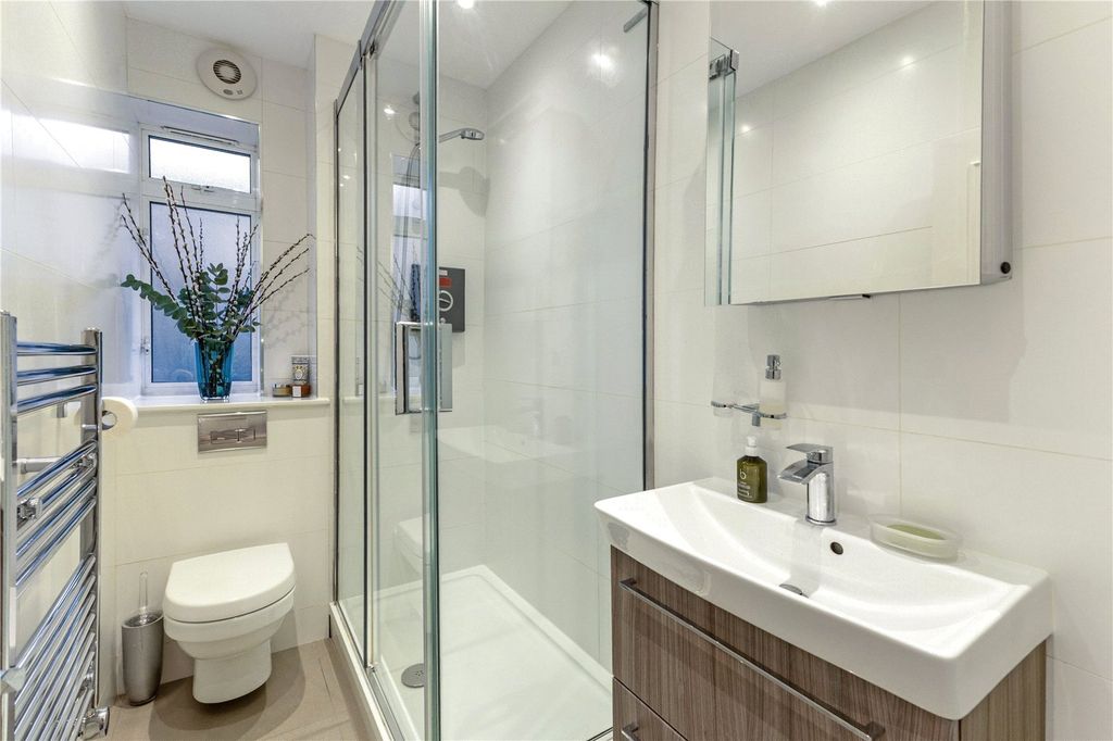Property photo 3 of 8 Bathroom