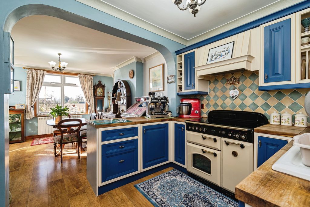 Property photo 2 of 25 Kitchen