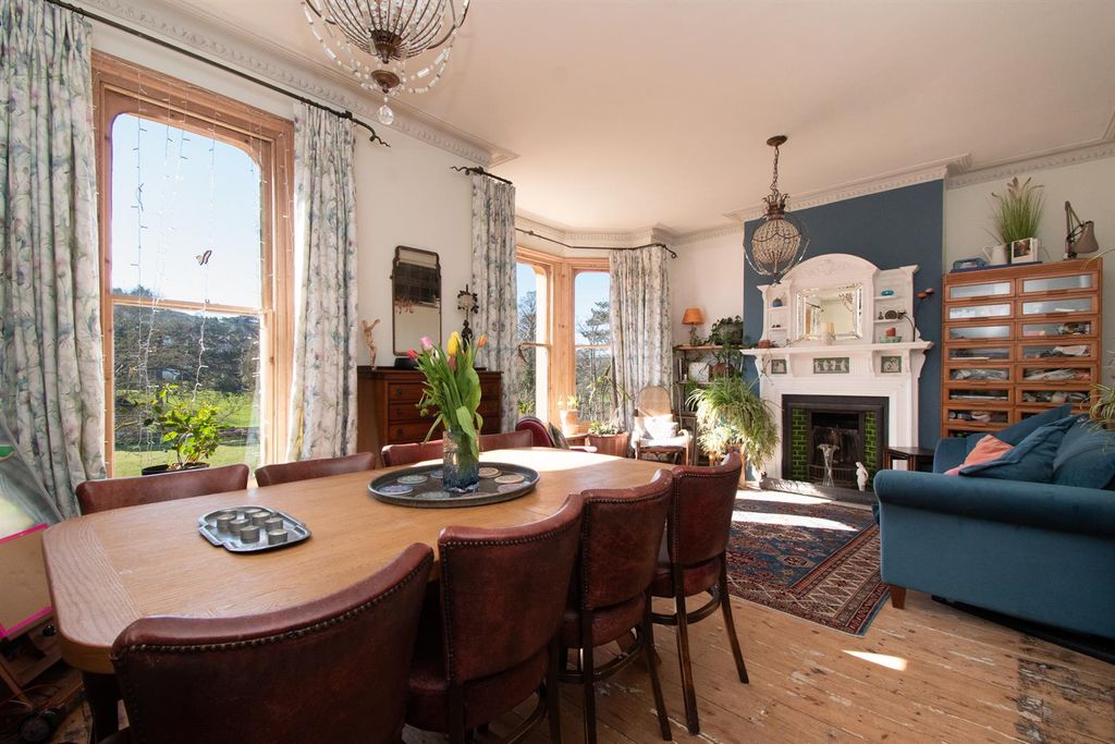 Property photo 1 of 28 Living Room