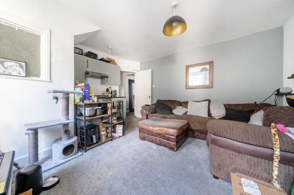 Property photo 2 of 6