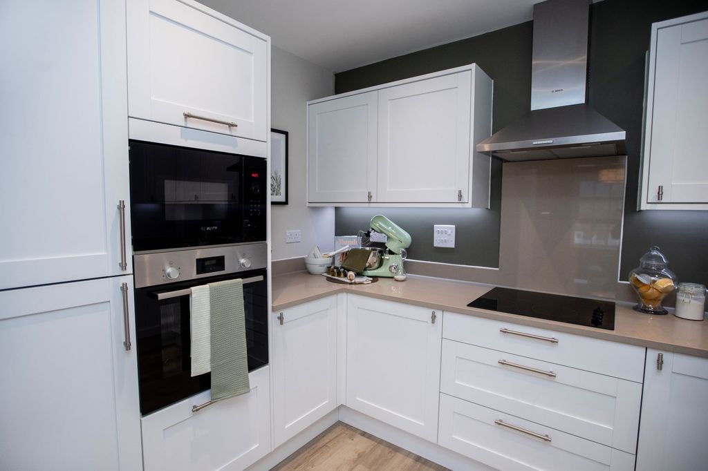 Property photo 2 of 9 Kitchen