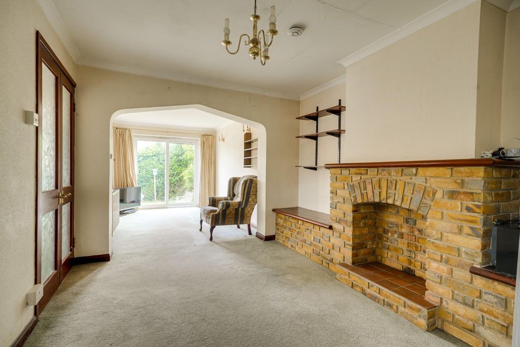 Property photo 2 of 20
