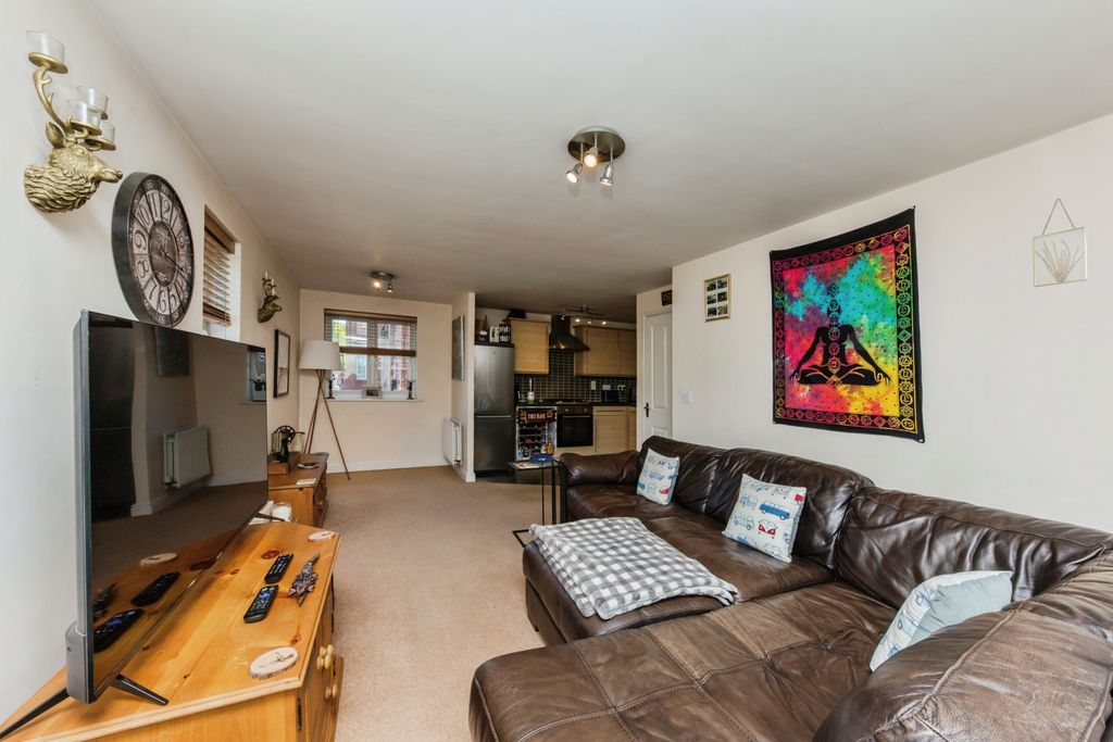 Property photo 3 of 12