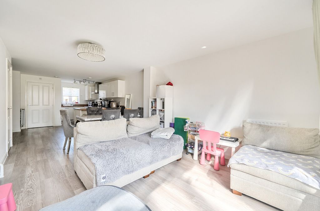 Property photo 3 of 17 1448001-9-69E9F42...