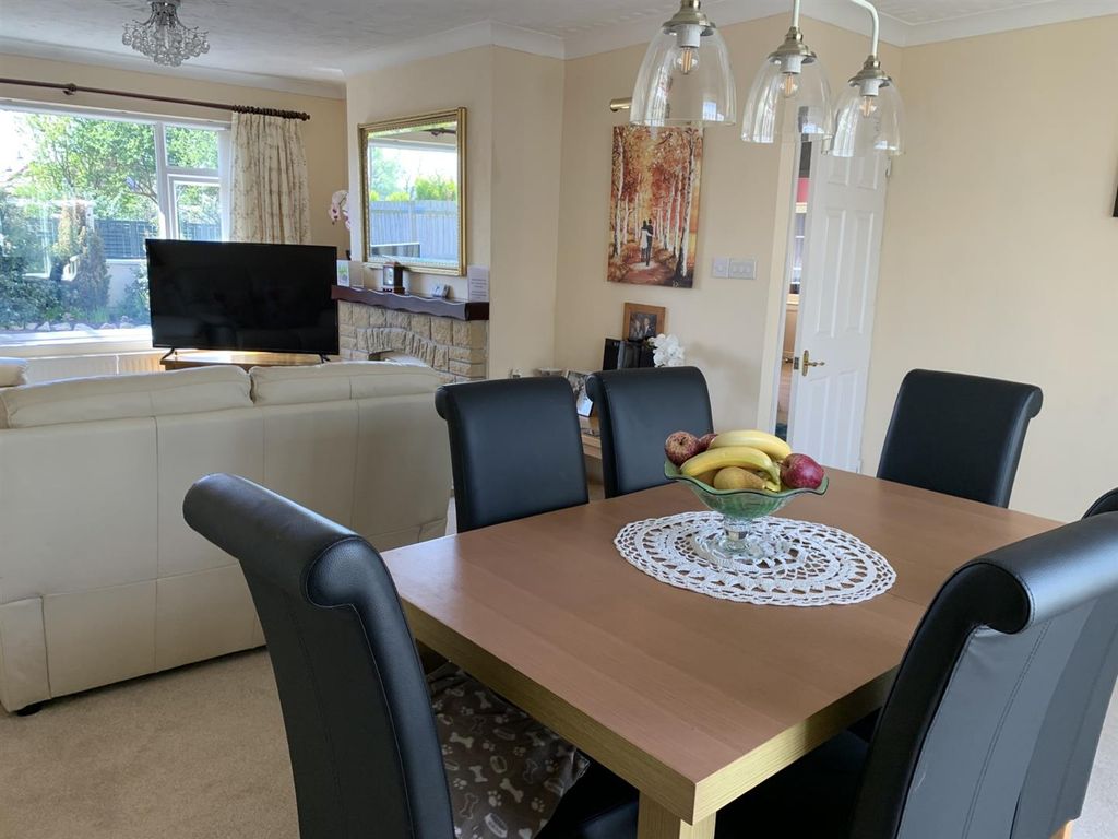 Property photo 3 of 45 Dining.Jpg