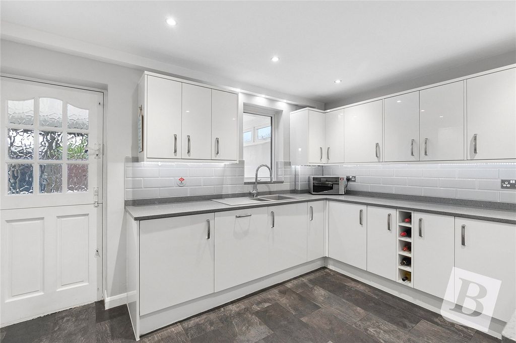 Property photo 3 of 15 Kitchen