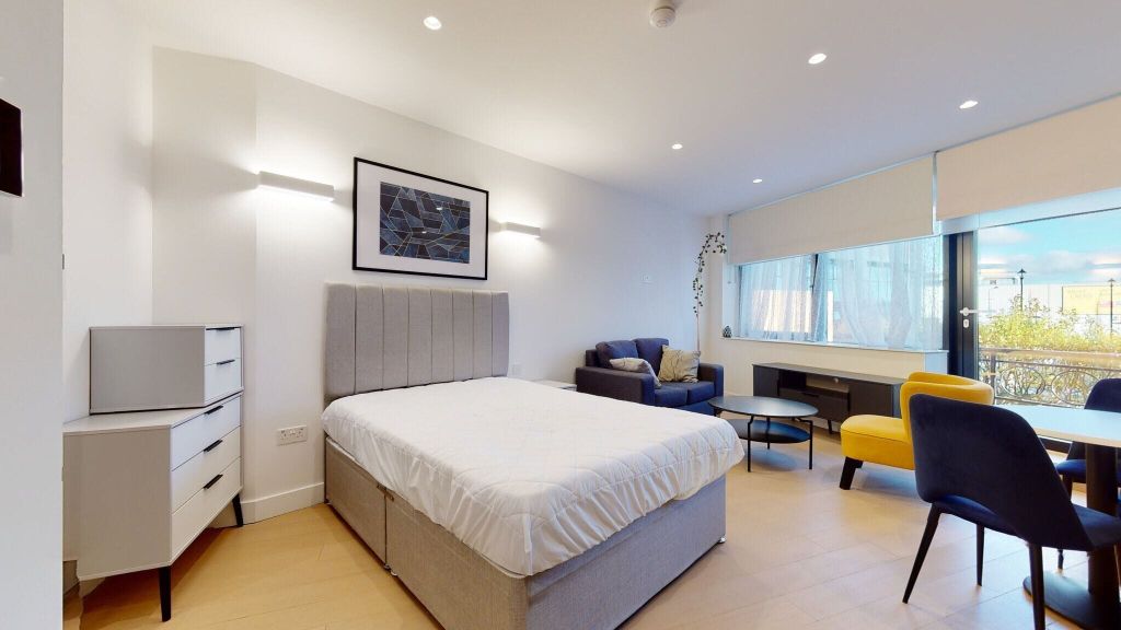 Property photo 1 of 11 Bedroom