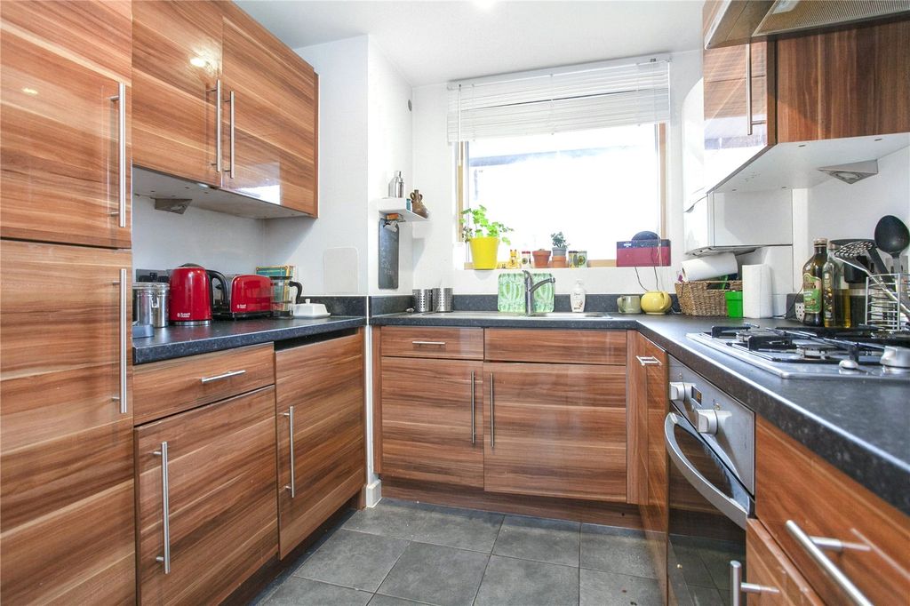 Property photo 3 of 14 Kitchen