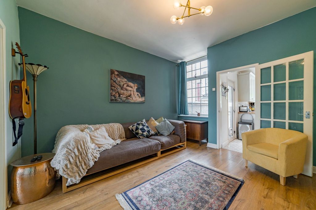 Property photo 2 of 17