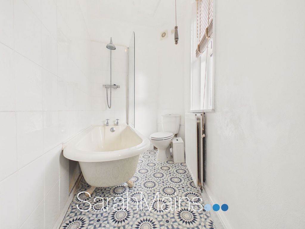 Property photo 3 of 16 Bathroom