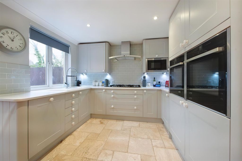 Property photo 1 of 16 Kitchen.Jpg