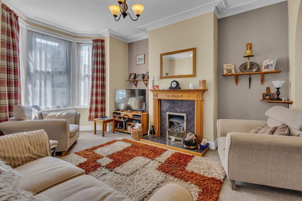 Property photo 2 of 21