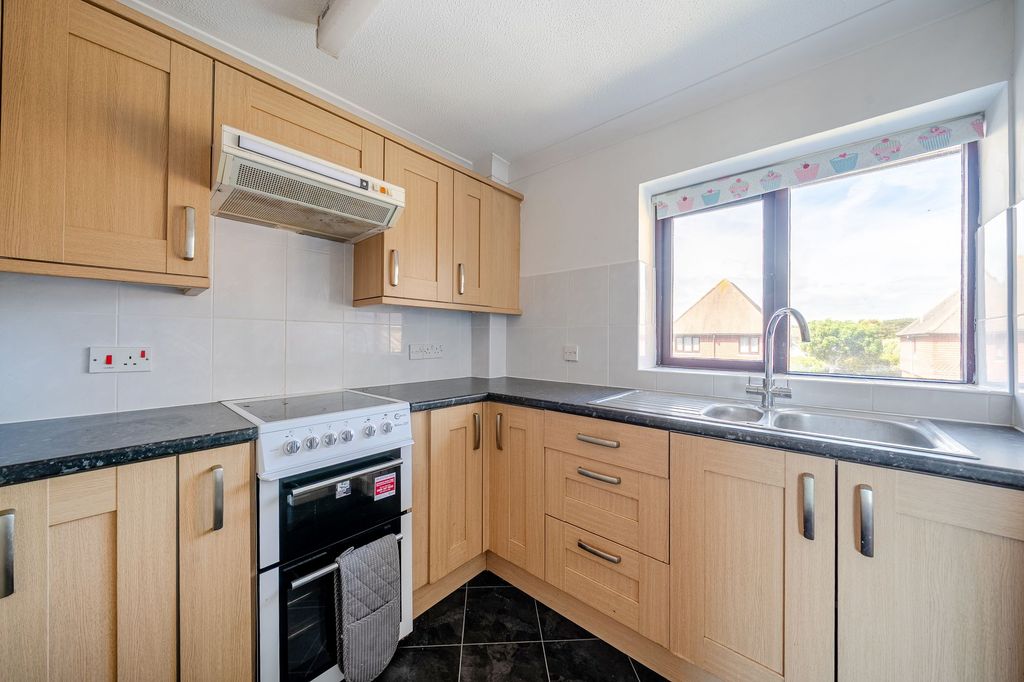 Property photo 2 of 11 Kitchen