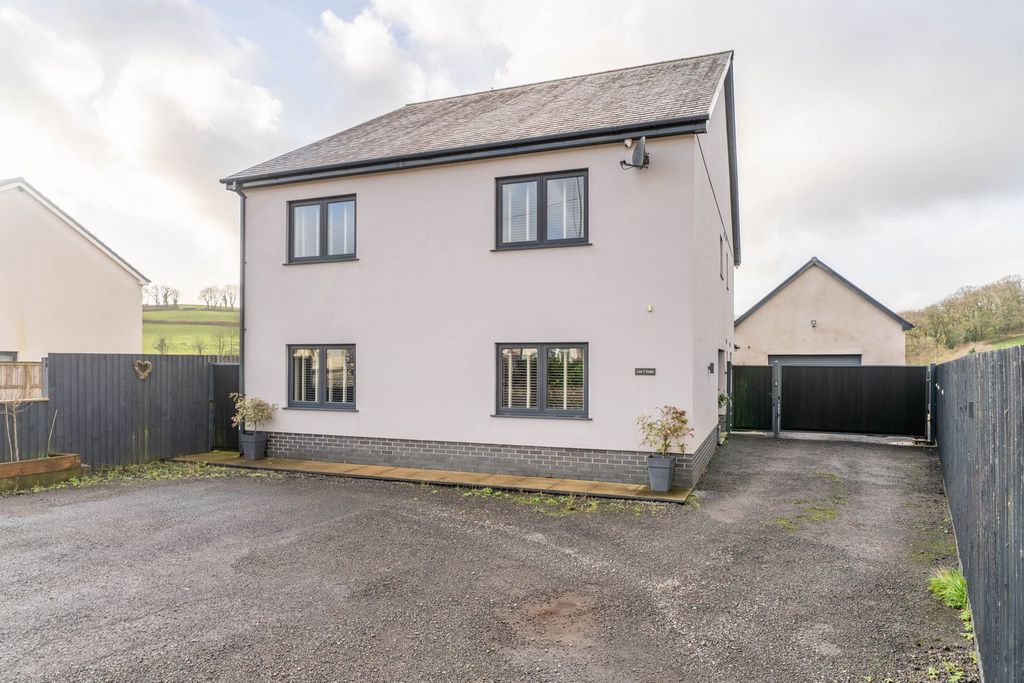 Property photo 2 of 41