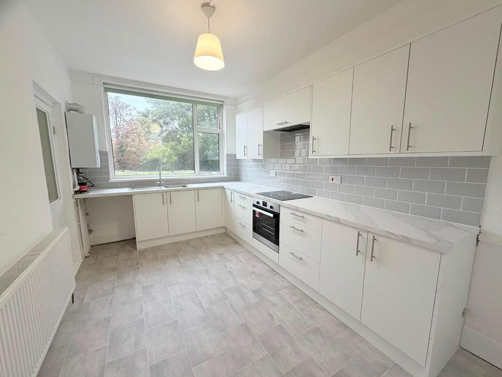 Property photo 1 of 6 Kitchen