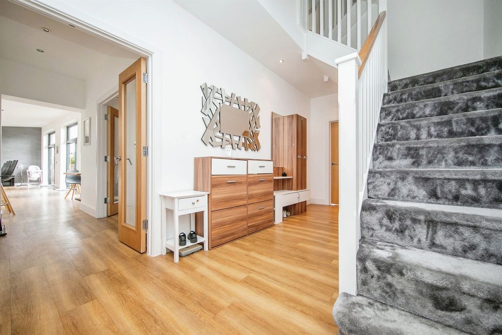 Property photo 2 of 29