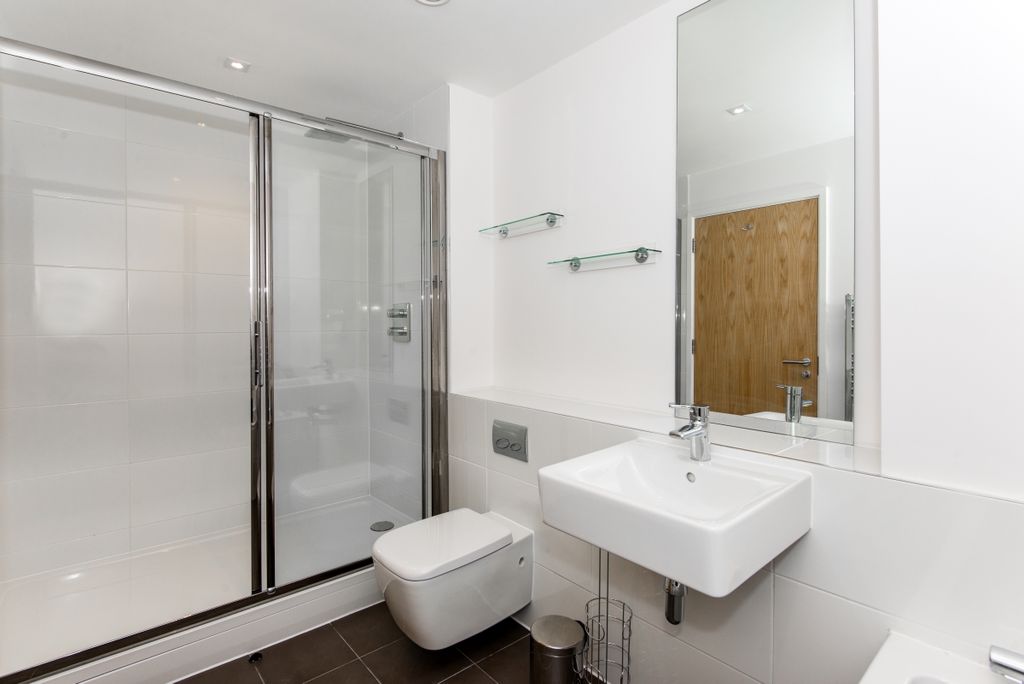 Property photo 3 of 6 Bathroom2