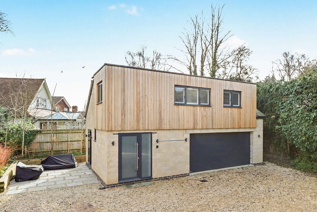 Property photo 1 of 13 Image