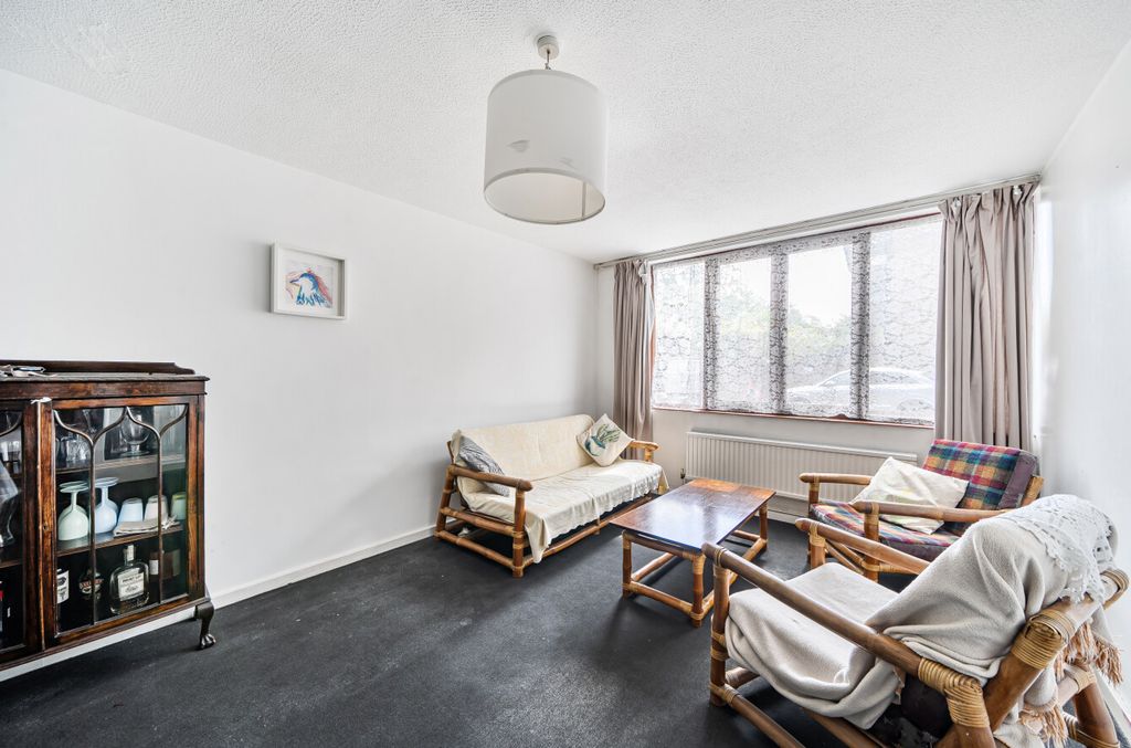 Property photo 3 of 16 1469128-11-6A1d83...