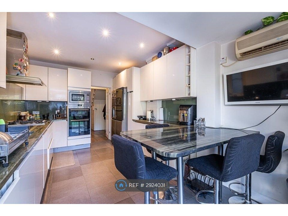 Property photo 2 of 9 Kitchen With American Double Doors Fridge Dreezer