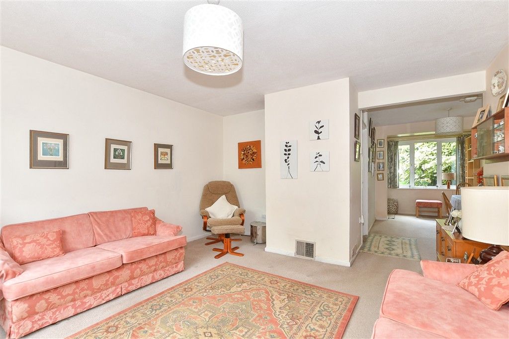 Property photo 3 of 16 Lounge