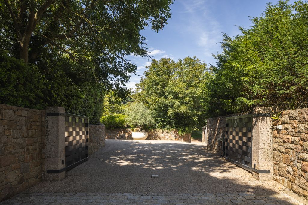 Property photo 3 of 20